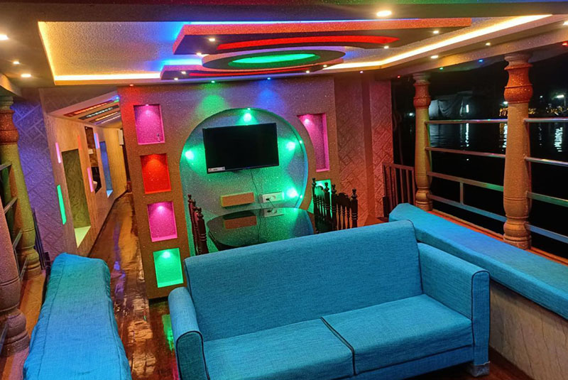 2 bedroom deluxe houseboat