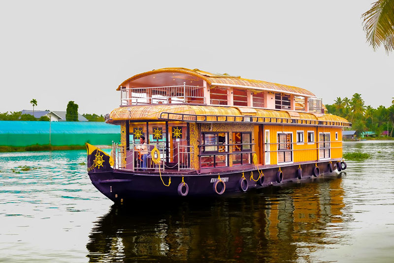 3 bedroom premium houseboat