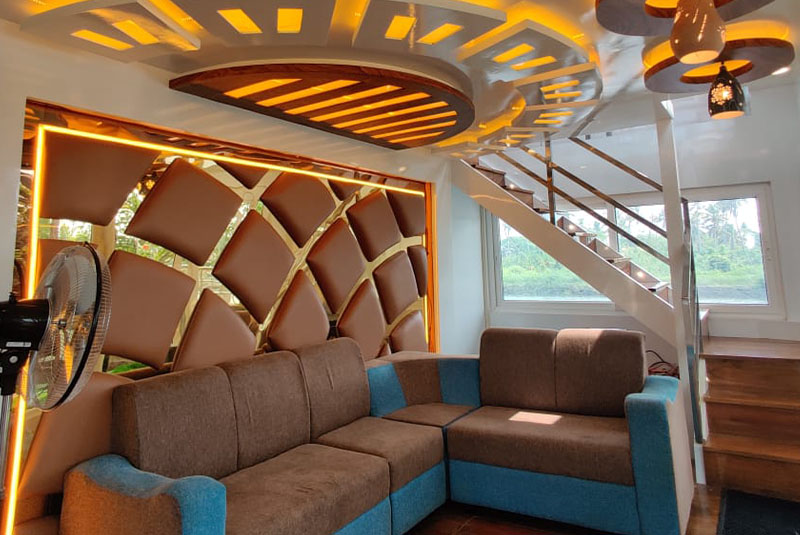 7 bedroom premium houseboat